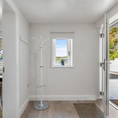 Pierside Apt 2 *