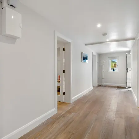Pierside Apt 2